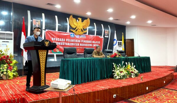 Yosua Sinaulan Resmi Dilantik Sebagai Ketua MPM Unsrat Periode 2022-2023