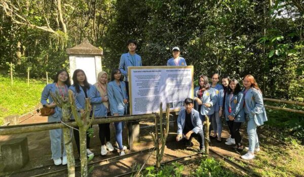 KKT Unsrat Posko Lumpias Telusuri Sejarah Desa saat Perang Dunia II