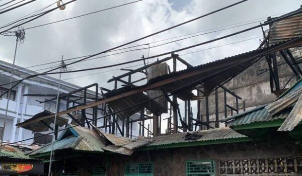 Diduga Korsleting Listrik, Kamar Kost di Bahu Hangus Terbakar