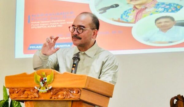 Kuliah Umum FISIP Unsrat: Kesadaran Merawat Demokrasi