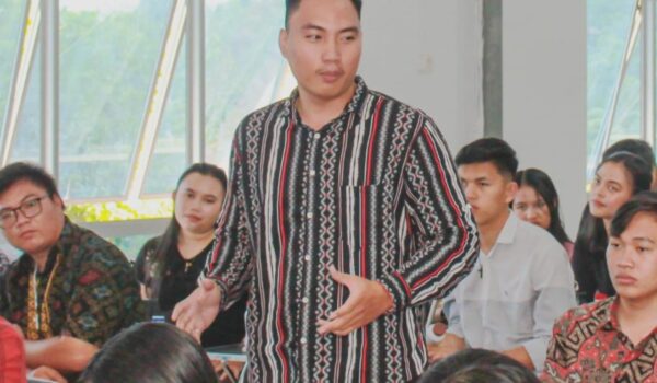 Politik Atas Nama Tuhan: Fenomena Politik Identitas Dalam Kacamata Kekristenan