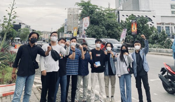 Respons Solidaritas: BEM Unsrat Bagi-bagi Masker Pasca Erupsi Gunung Ruang