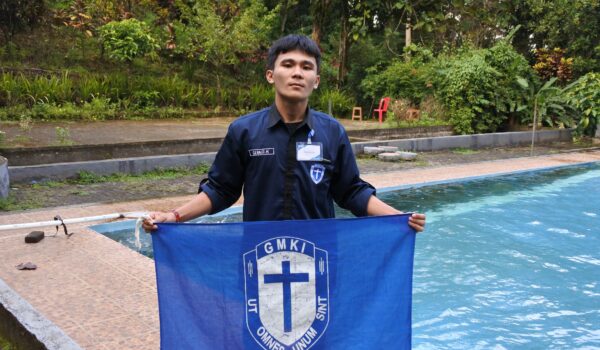 Kader Militan vs Kader Mie Instan: Bedanya Pejuang dan Penikmat Panggung