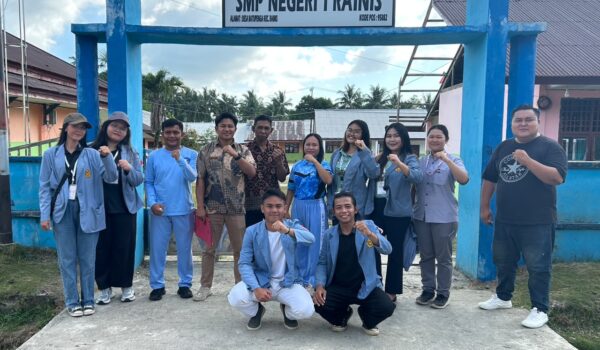 Sosialisasi Mahasiswa Unsrat: Upaya Penguatan Kepercayaan Diri, Literasi Bahasa, dan Literasi Keuangan di SMP Negeri 1 Rainis